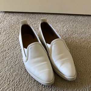 Like new Everlane white leather street shoes